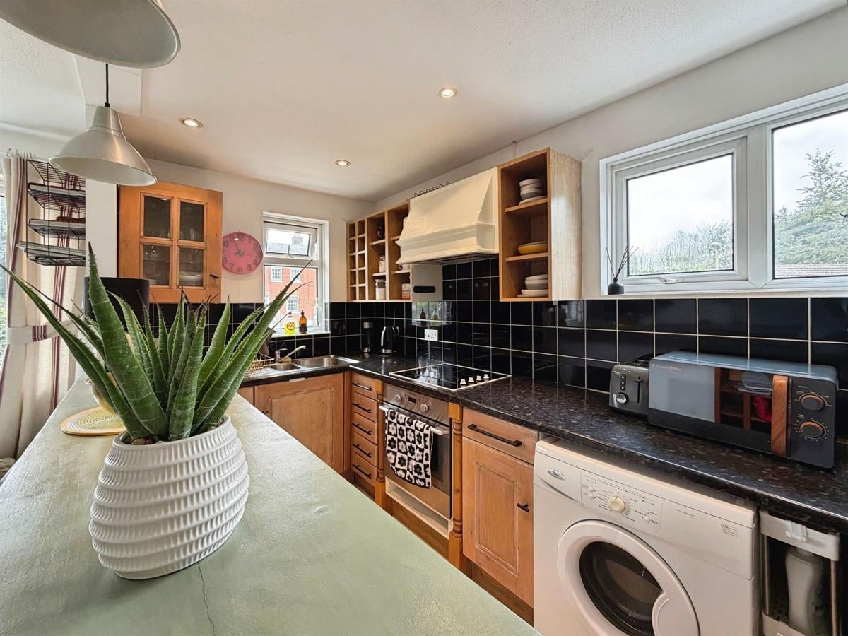 Flat Calender Close in East Hampshire