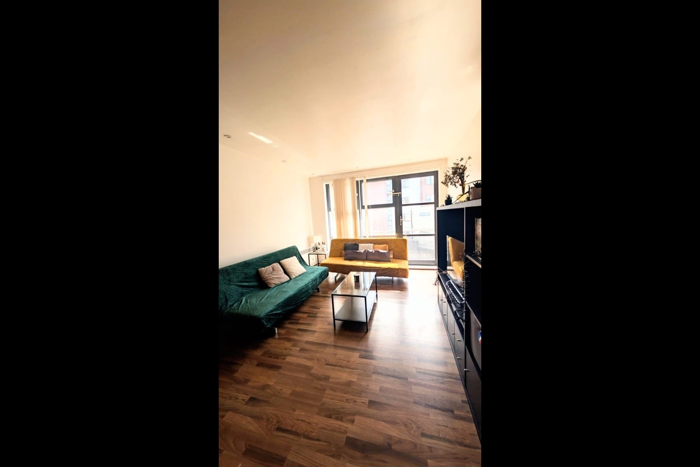 Flat Copenhagen Place in Greater London