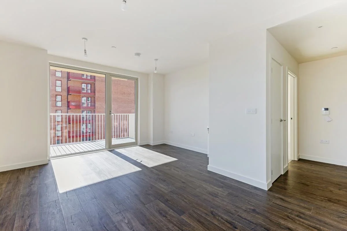 Flat Barratt Way in Greater London