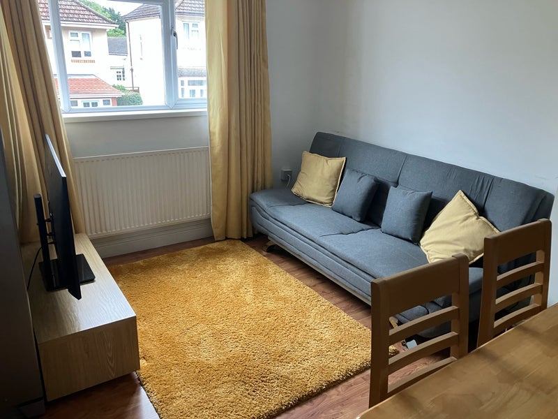Flat Mortimer Road in Bristol