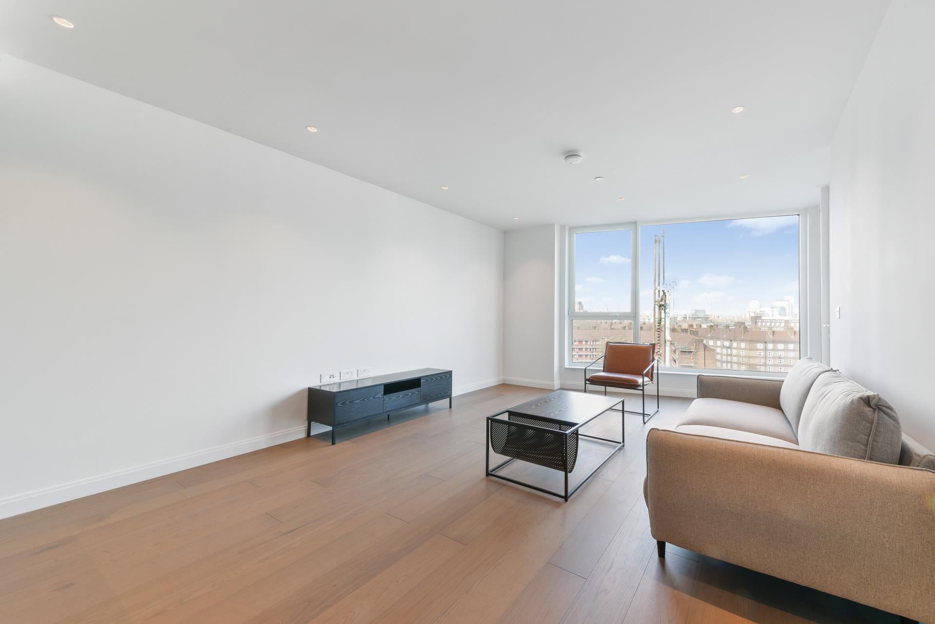 Flat Kennington Lane in Greater London