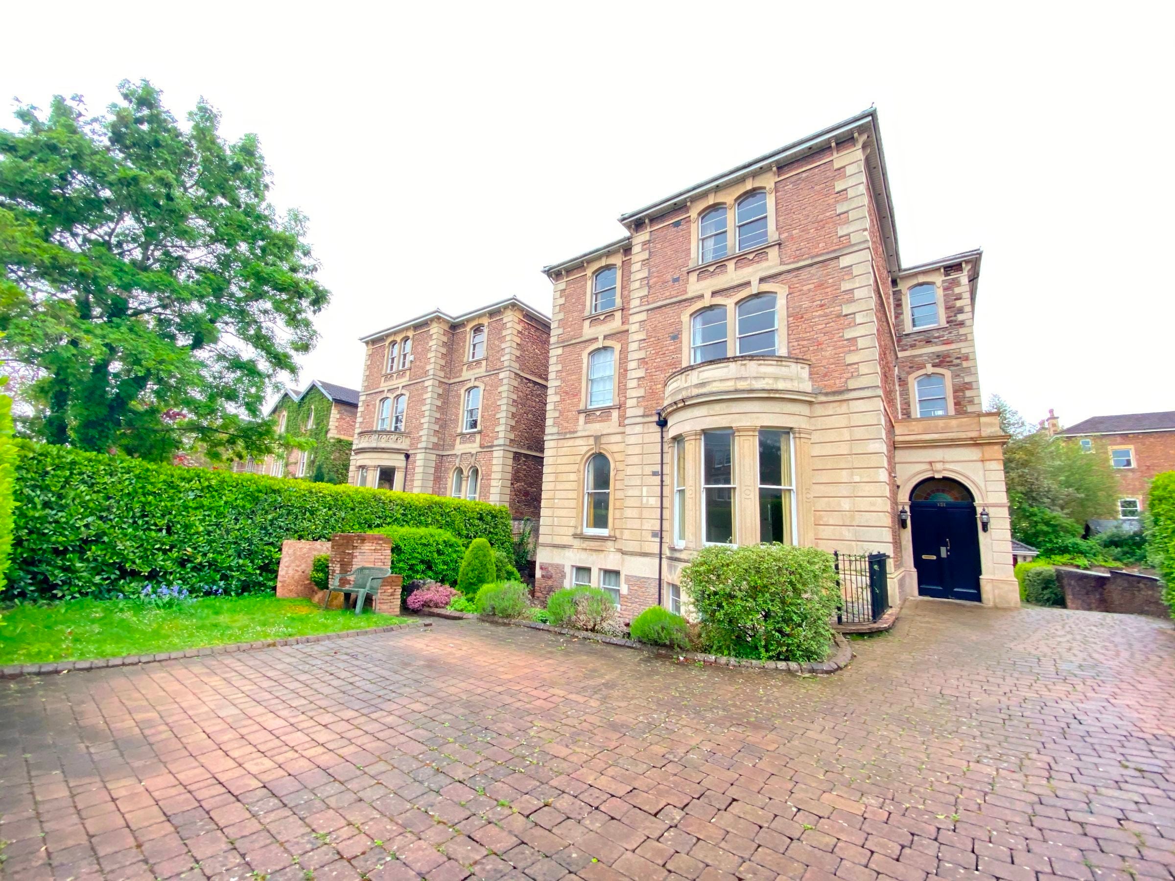 Flat Pembroke Road in Bristol