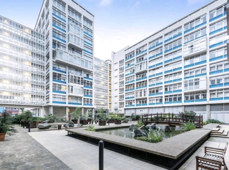 Flat Newington Causeway in Greater London