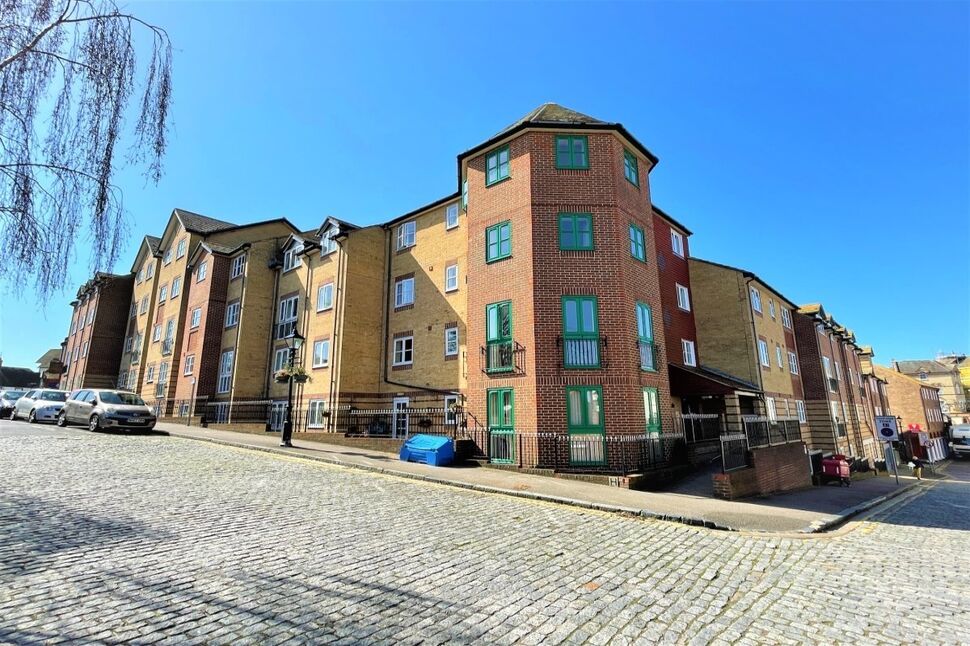 Flat The Bayle in Folkestone and Hythe District
