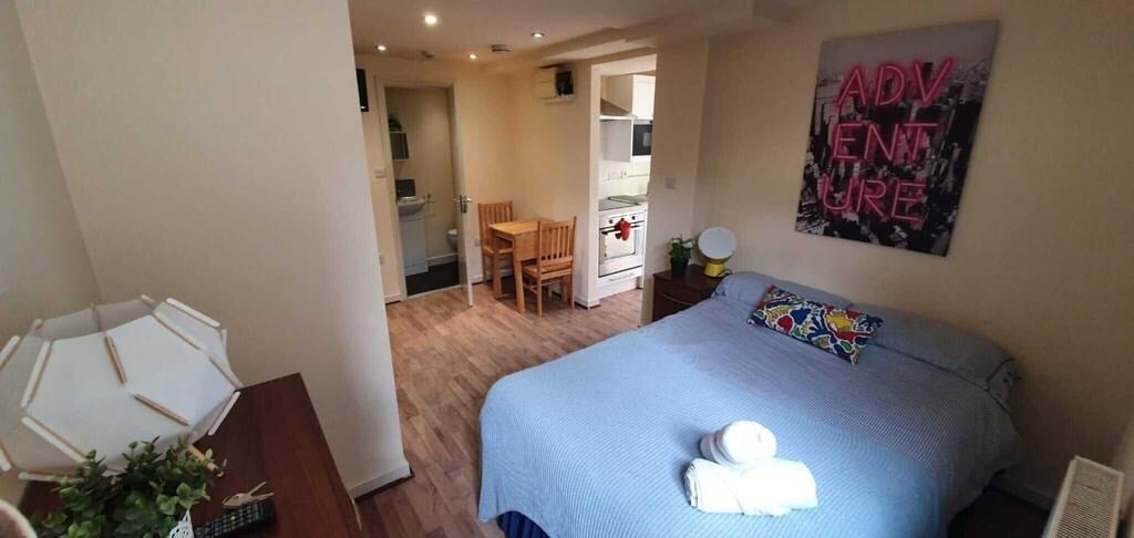 Flat Ashmore Road in City of Westminster