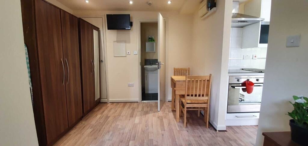 Flat Ashmore Road in City of Westminster