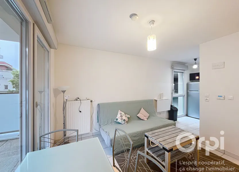 Flat Avenue Antoine de Saint-Exupéry in Villeurbanne