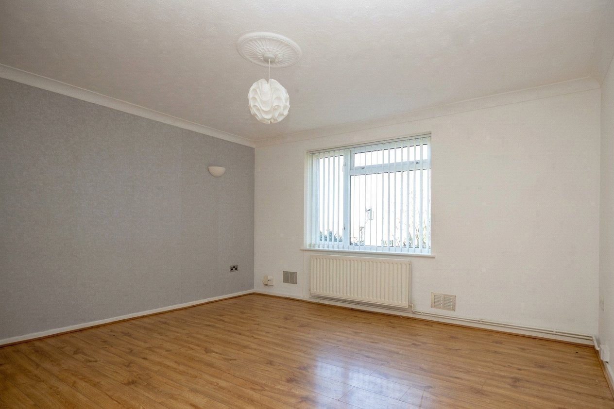 Flat Gatcombe Drive in Bristol