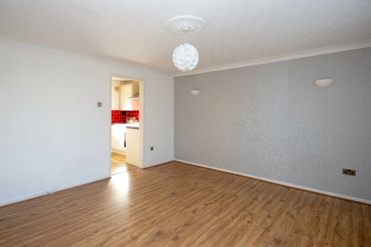 Flat Gatcombe Drive in Bristol