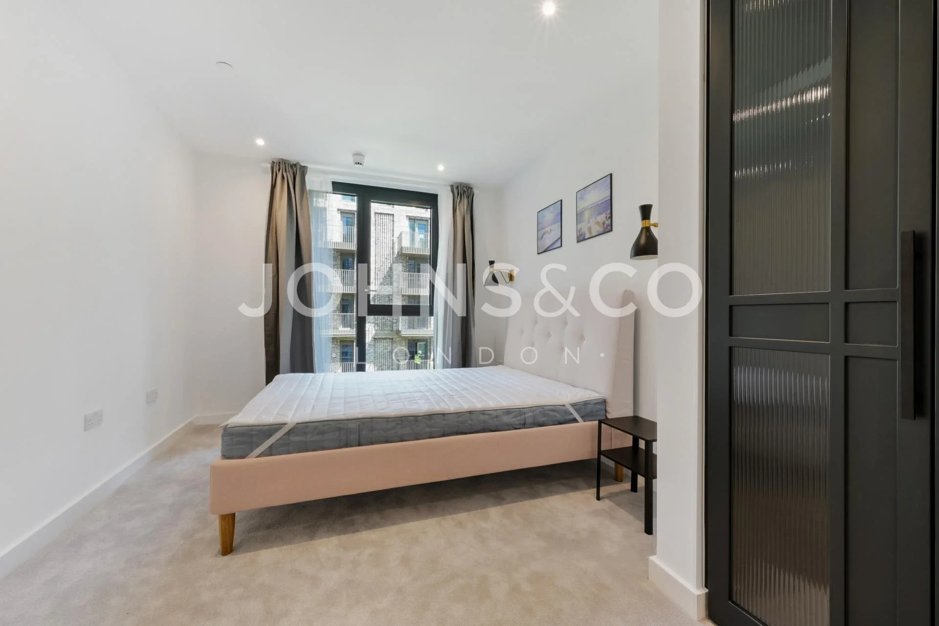 Flat Merino Gardens in Greater London