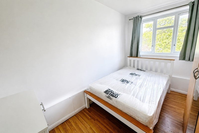 Room Whitnell Way in Greater London