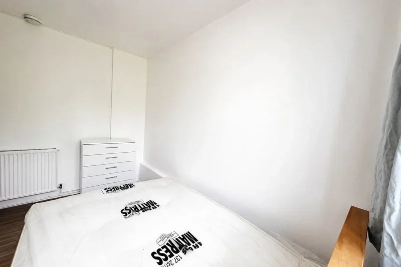 Room Whitnell Way in Greater London