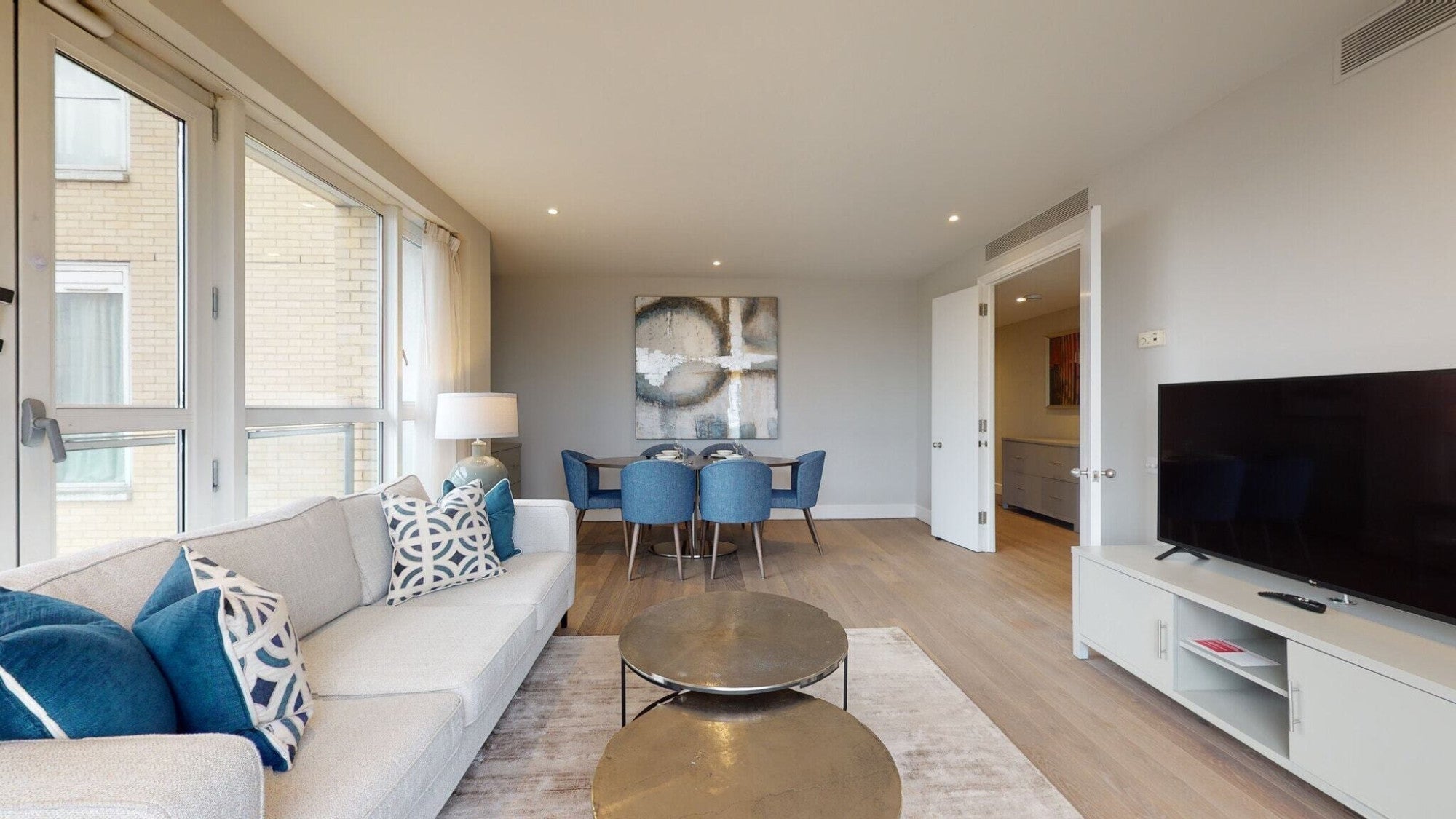Flat Westferry Circus in Greater London