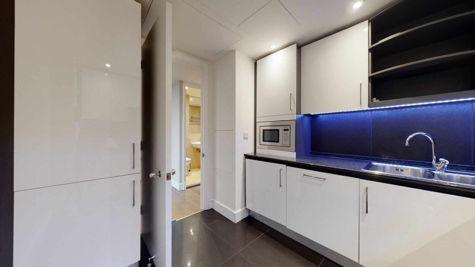 Flat Westferry Circus in Greater London