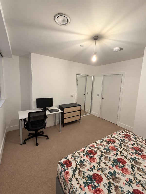 Flat Town Place in Greater London