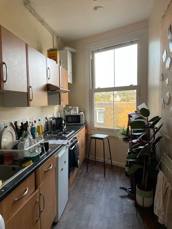Room Mountgrove Road in Greater London