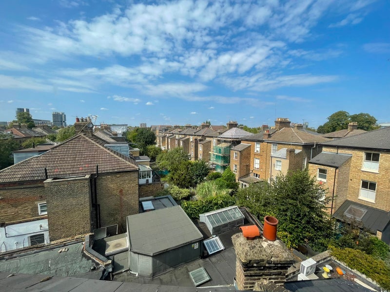 Room Mountgrove Road in Greater London