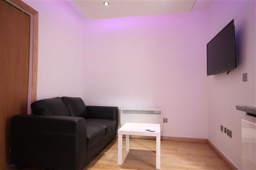 Flat Falconars Court in Newcastle upon Tyne