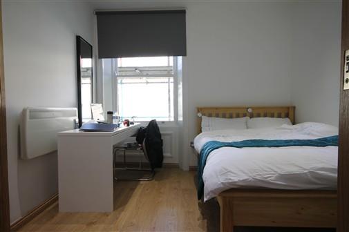 Flat Falconars Court in Newcastle upon Tyne