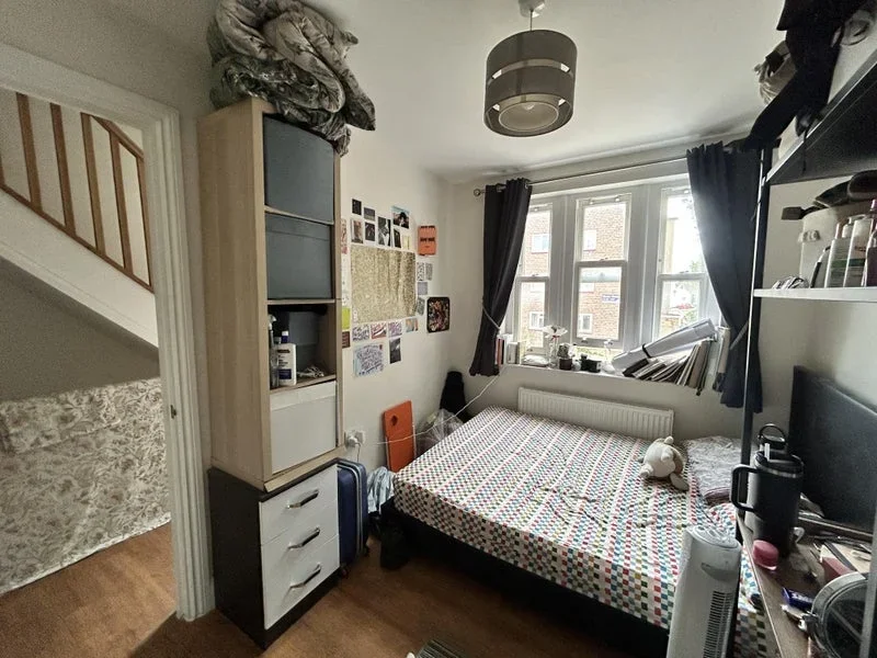 Room Turner Avenue in Greater London