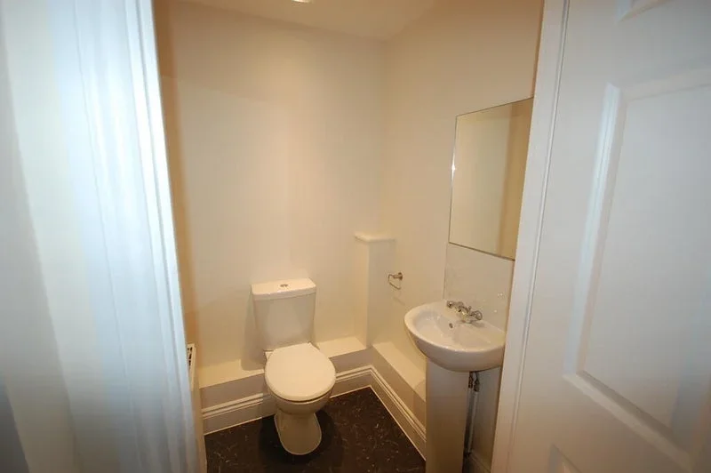 Room Turner Avenue in Greater London