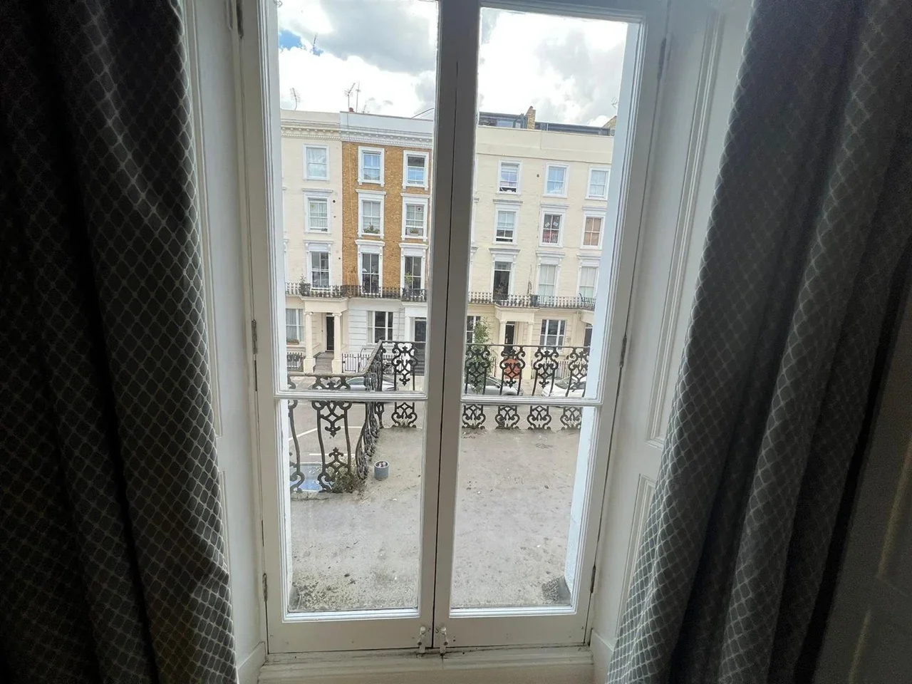 Flat St Stephen's Gardens in City of Westminster