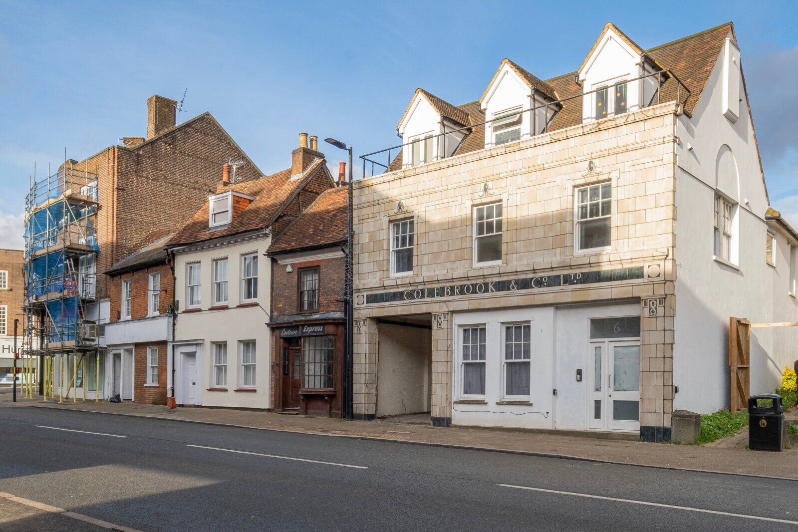 Flat Easton Street in High Wycombe