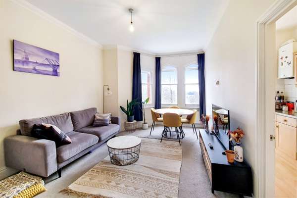 Flat Shepherds Hill in Greater London