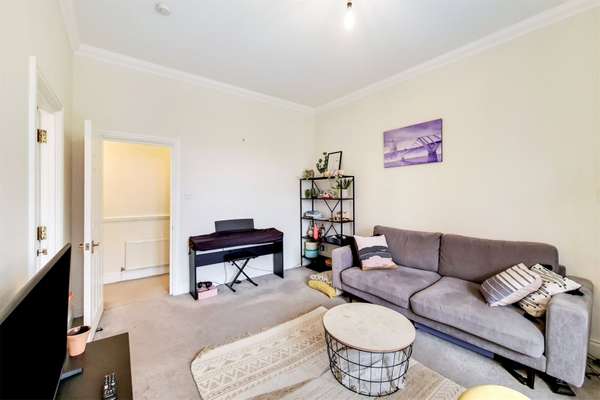 Flat Shepherds Hill in Greater London