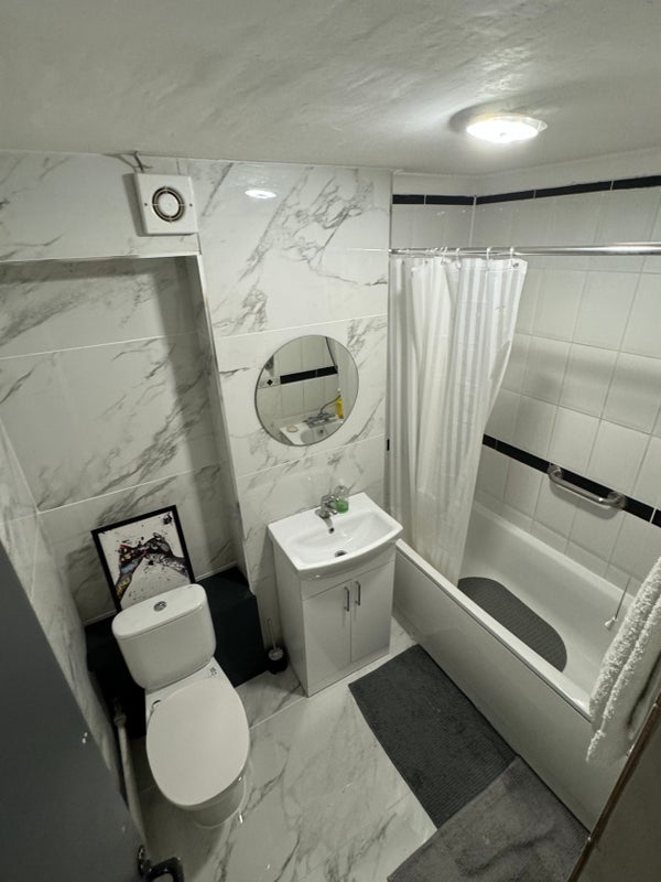 Room Millender Walk in Greater London
