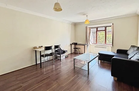 Flat Granby Court in Reading