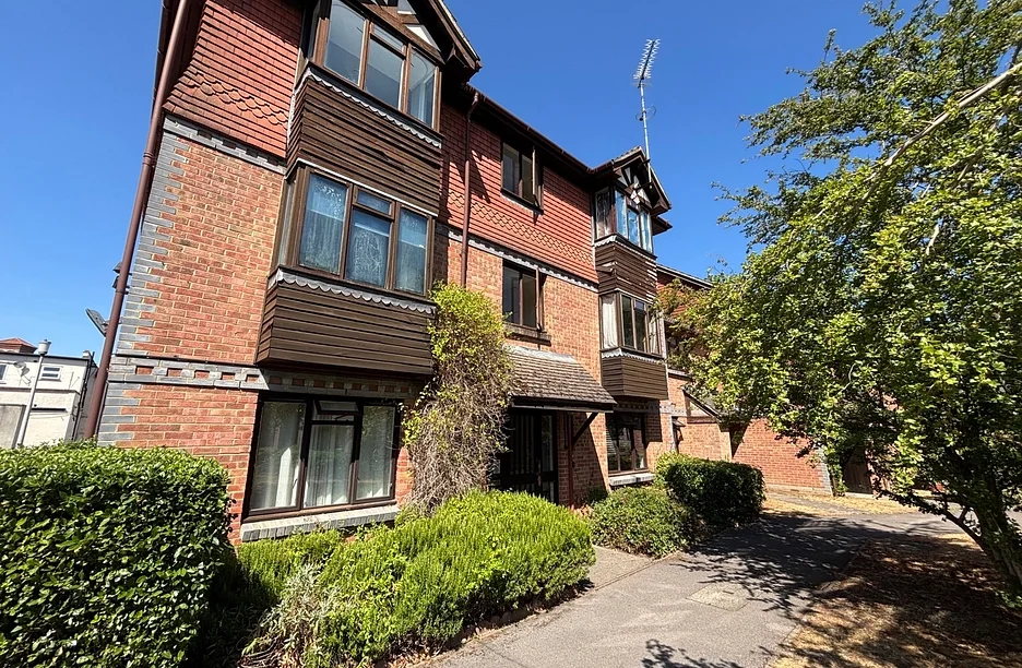 Flat Granby Court in Reading