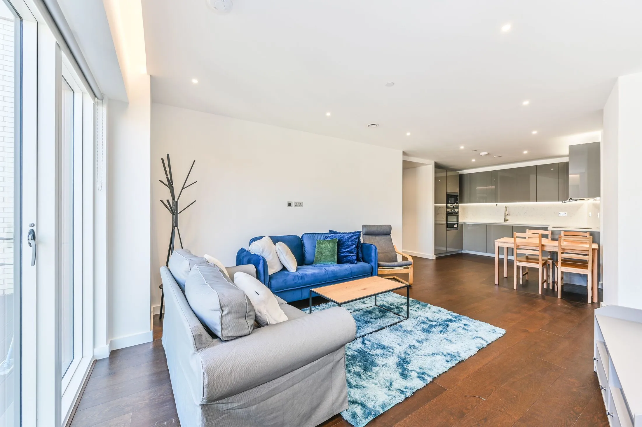 Flat Lanchester Way in Greater London