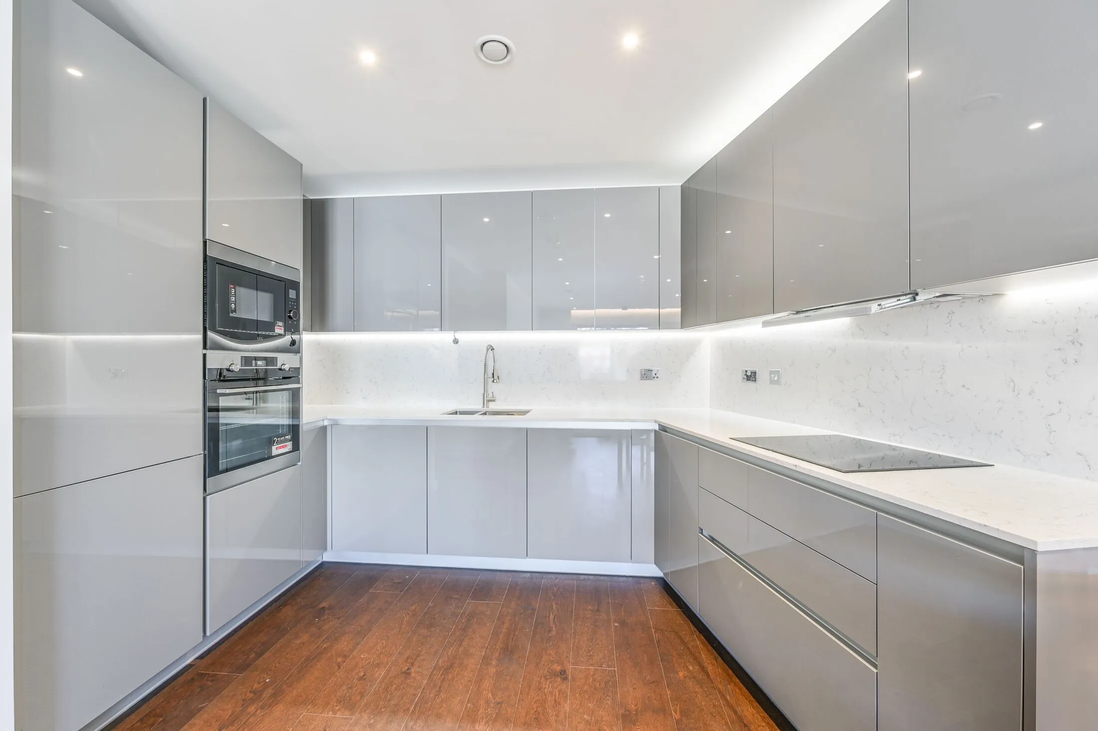 Flat Lanchester Way in Greater London