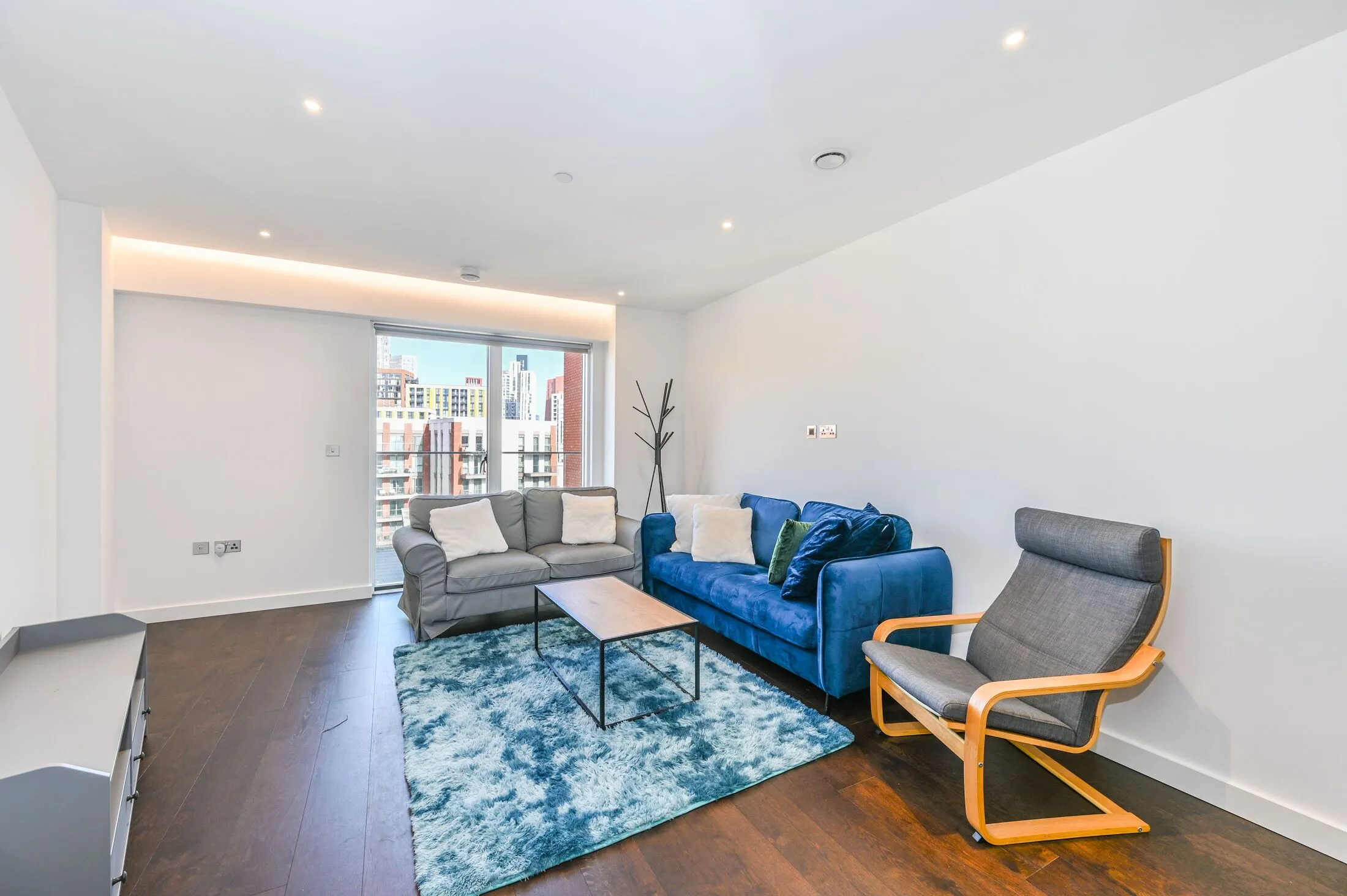 Flat Lanchester Way in Greater London