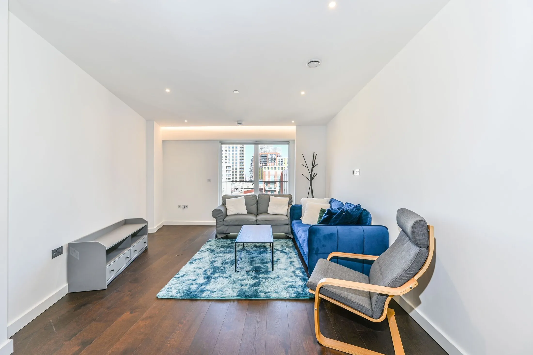 Flat Lanchester Way in Greater London