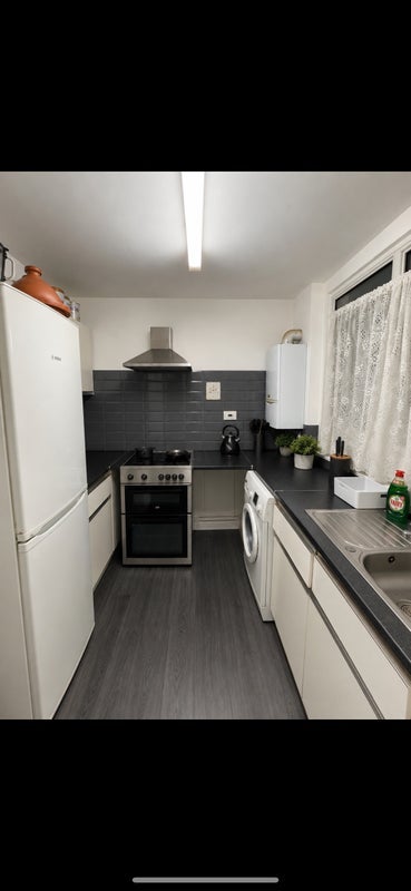 Room Woking Close in Greater London