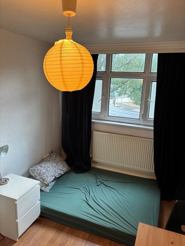 Room Woking Close in Greater London