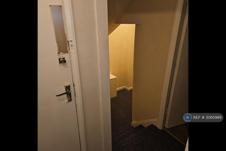 Flat Newsham Drive in Liverpool