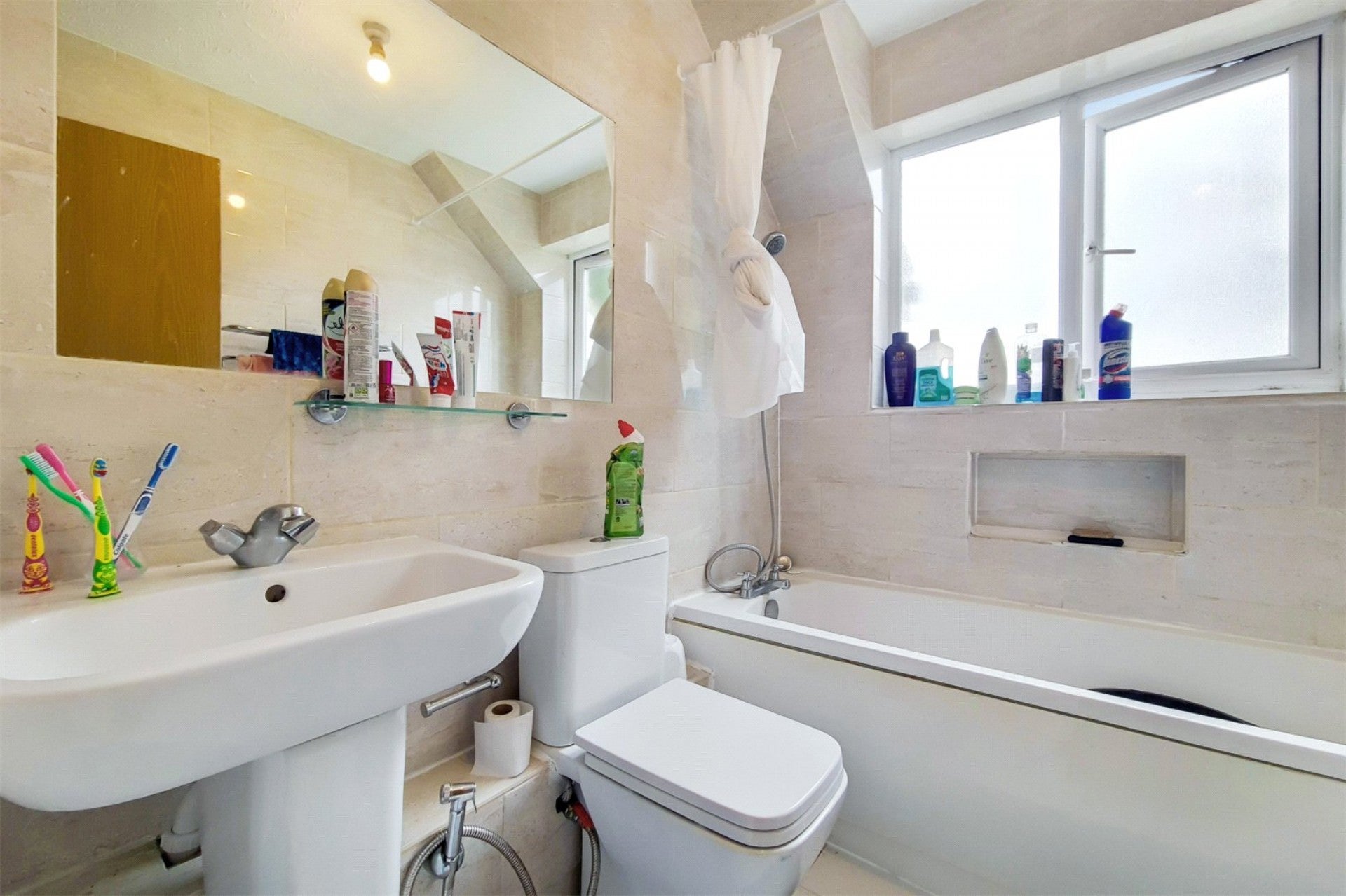 Flat Lulworth Crescent in London