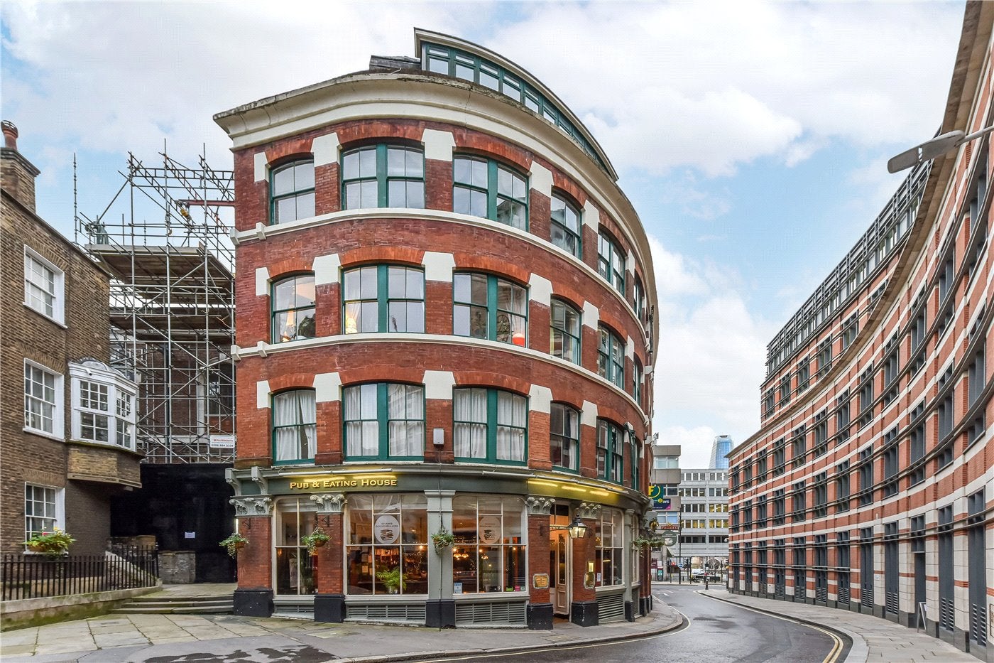 Flat St Andrew's Hill in City of London
