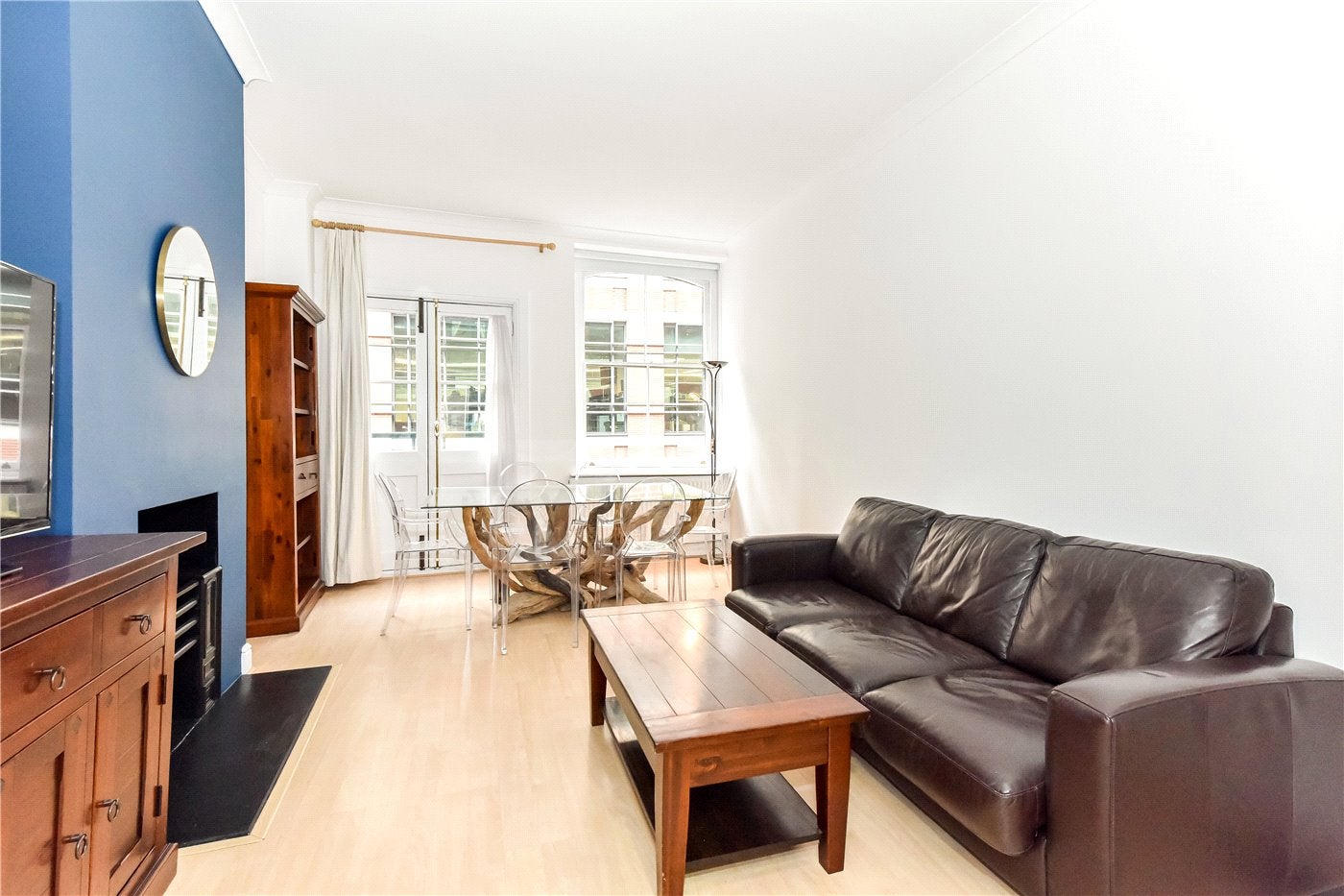 Flat St Andrew's Hill in City of London