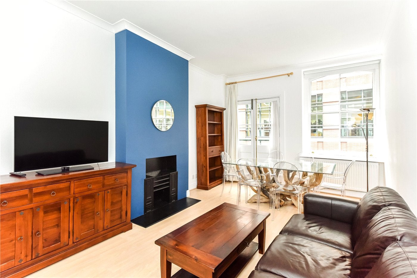 Flat St Andrew's Hill in City of London