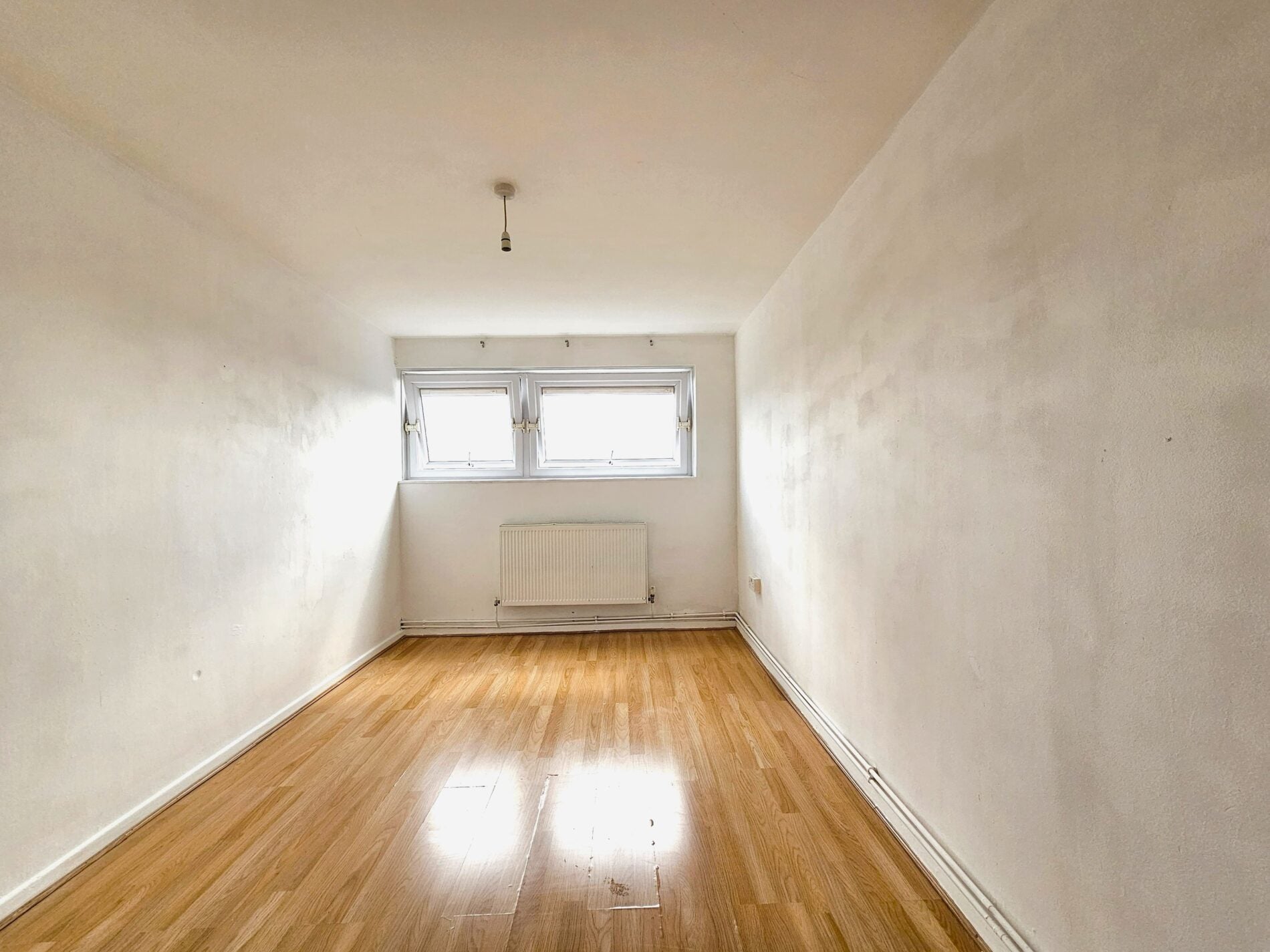 Flat Fullwell Avenue in Greater London