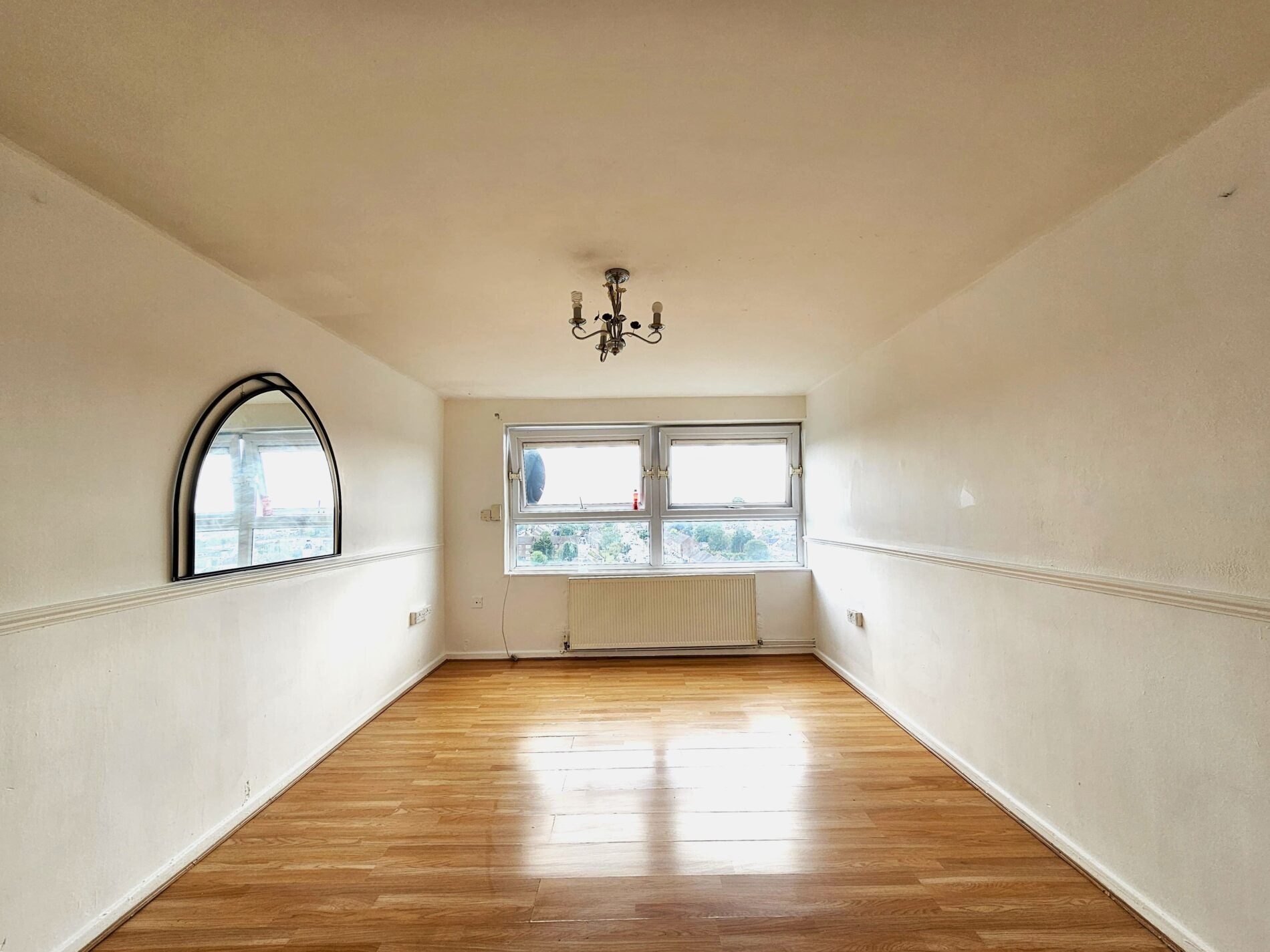 Flat Fullwell Avenue in Greater London