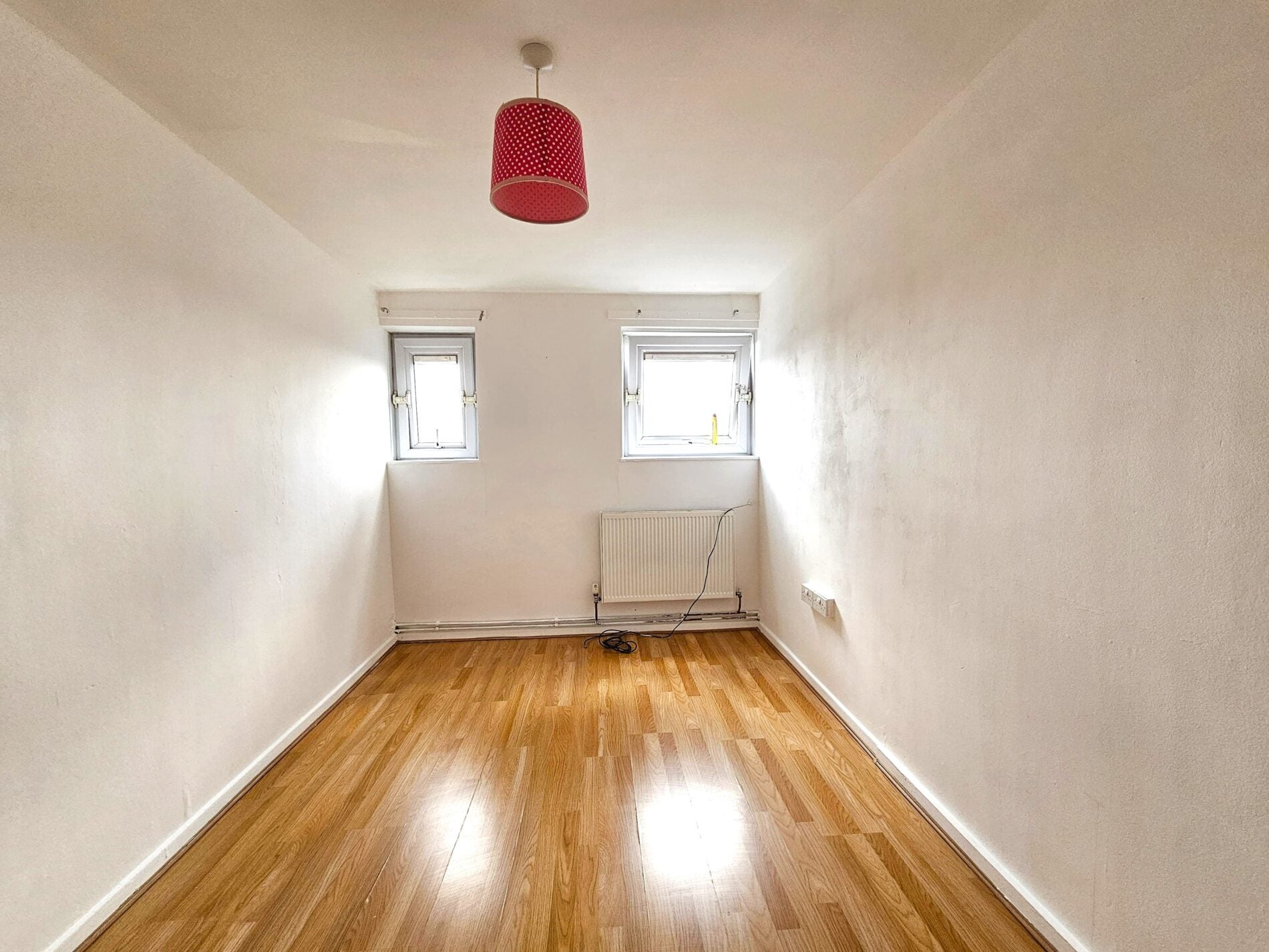 Flat Fullwell Avenue in Greater London