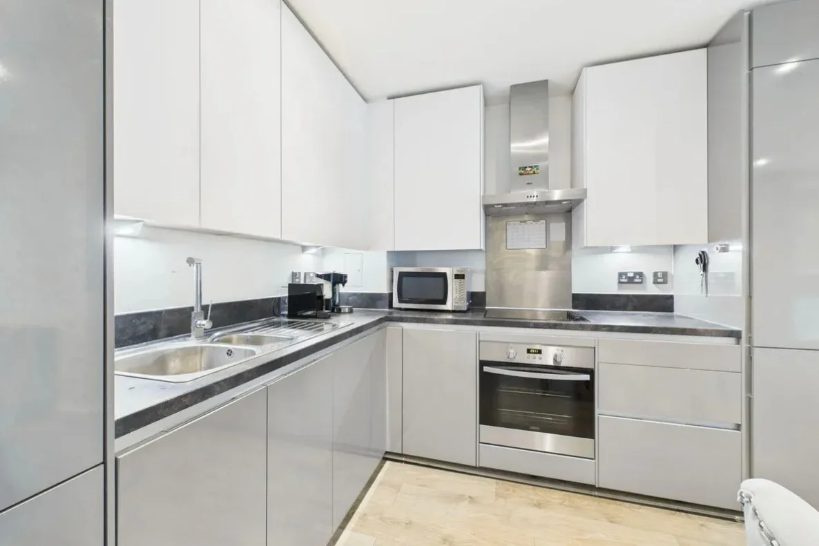 Flat Juniper Drive in Greater London