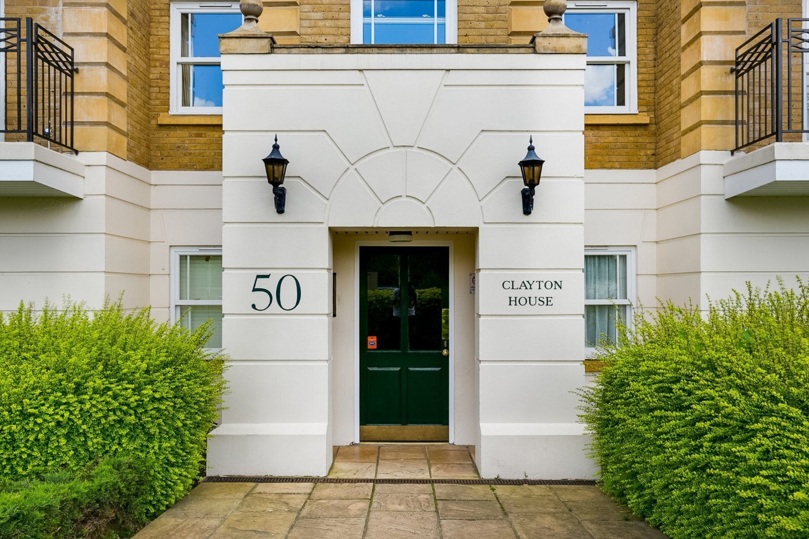 Flat Trinity Church Road in Greater London