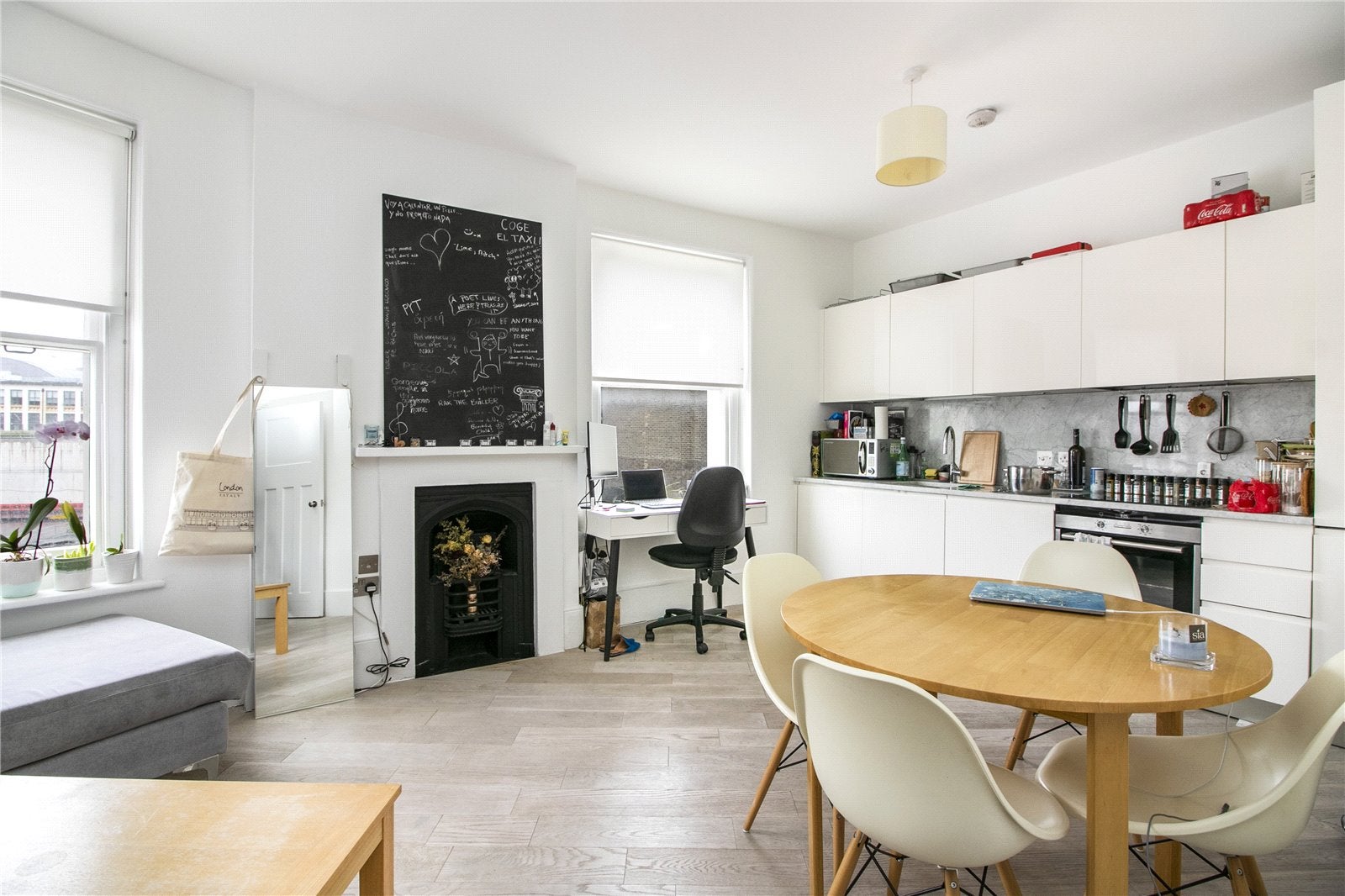 Flat Wren Street in Greater London