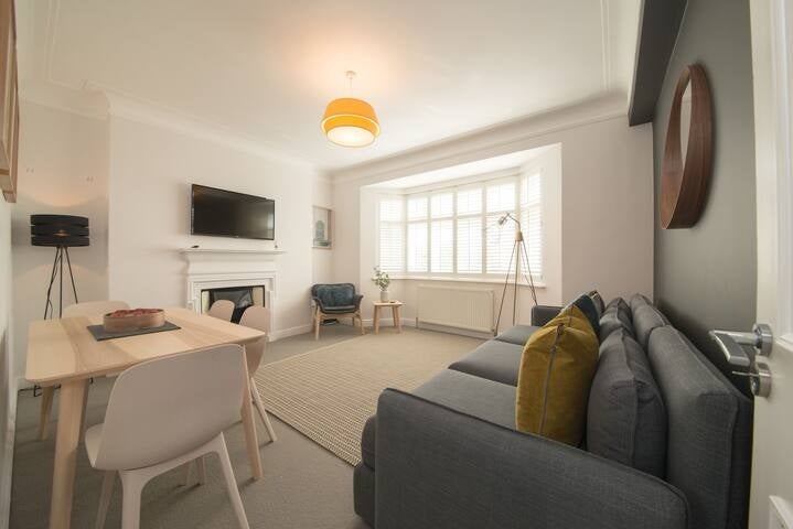 Flat Lauderdale Road in City of Westminster